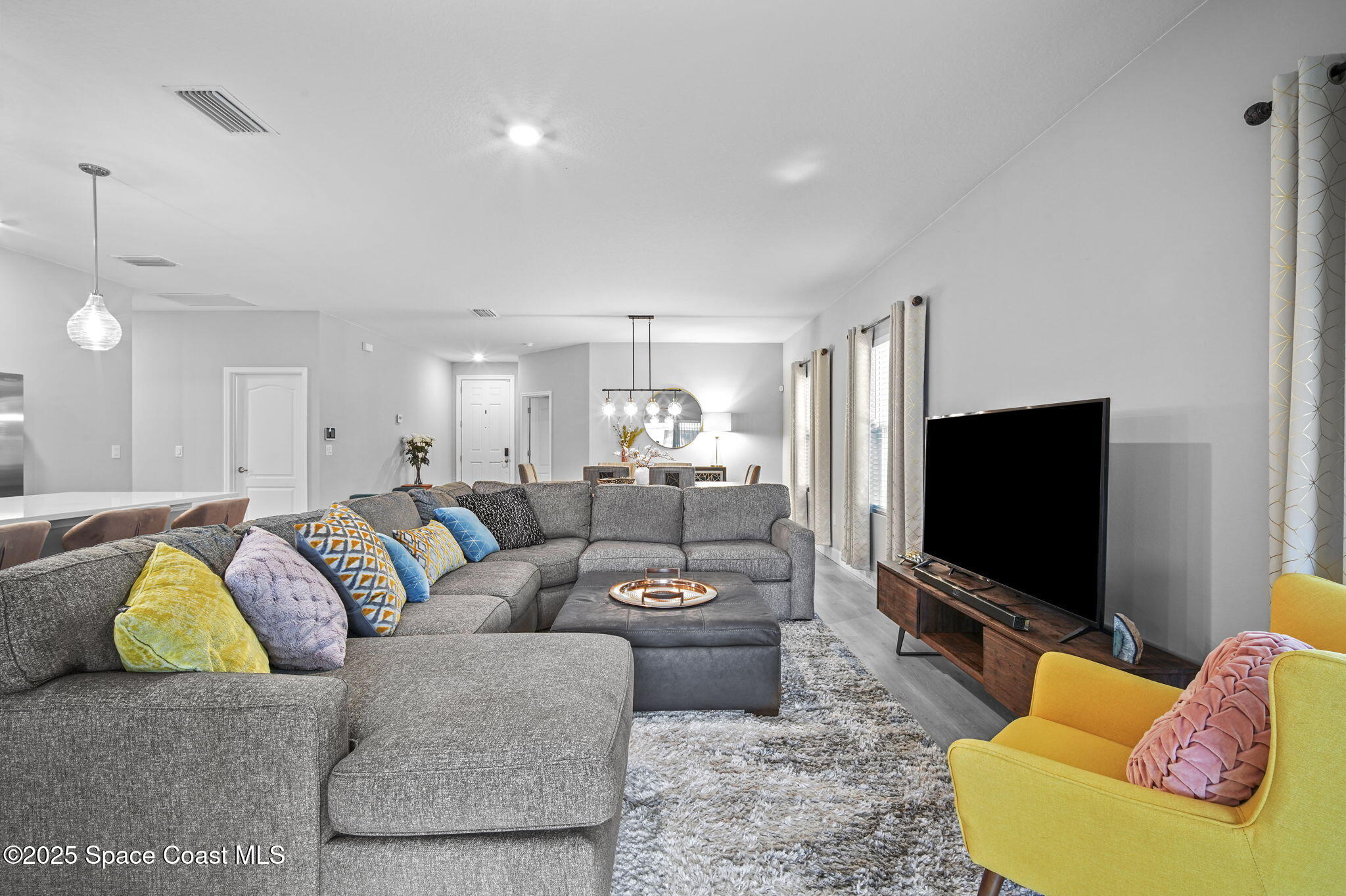 893 Altura Avenue SE