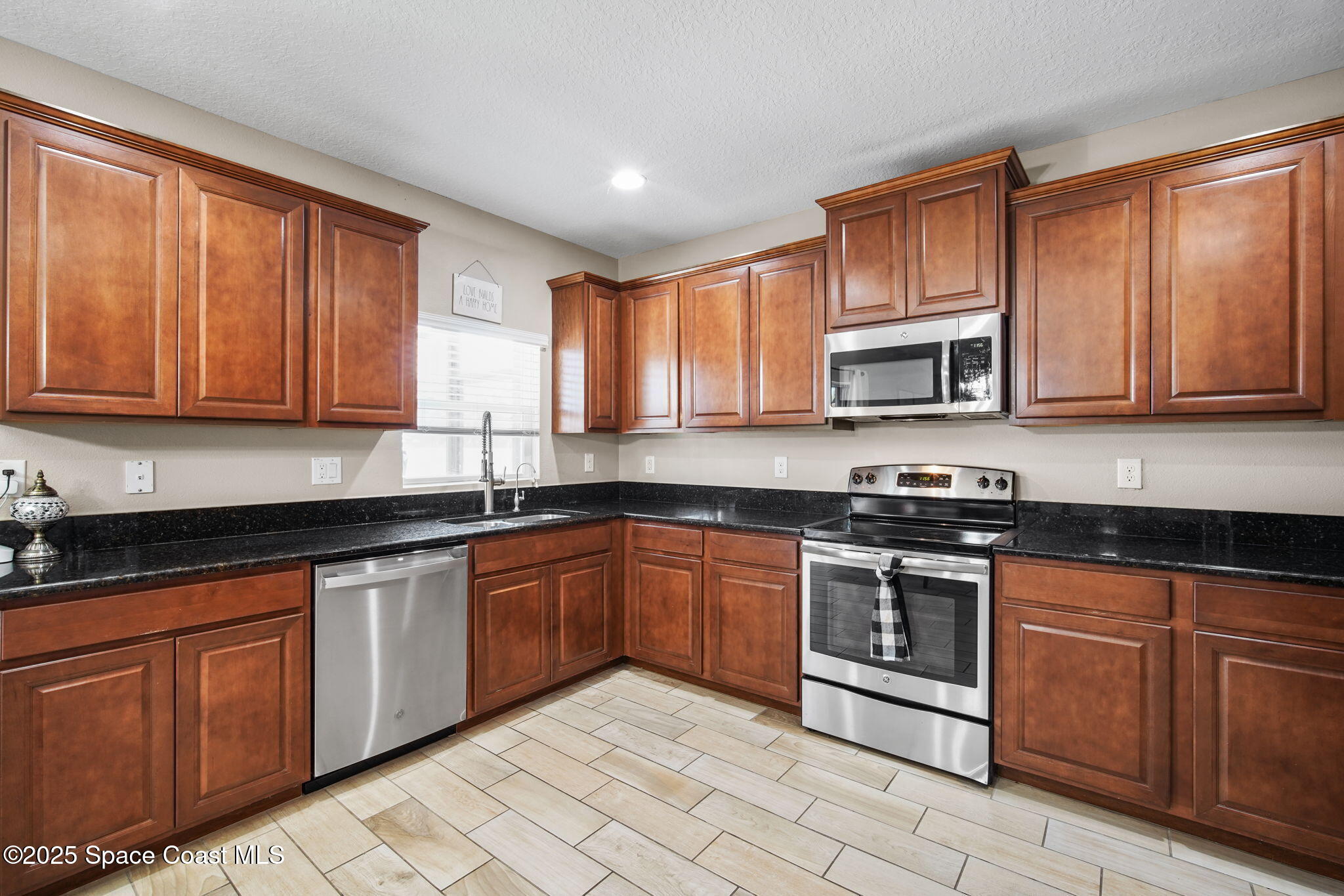 2028 Snapdragon Drive NW