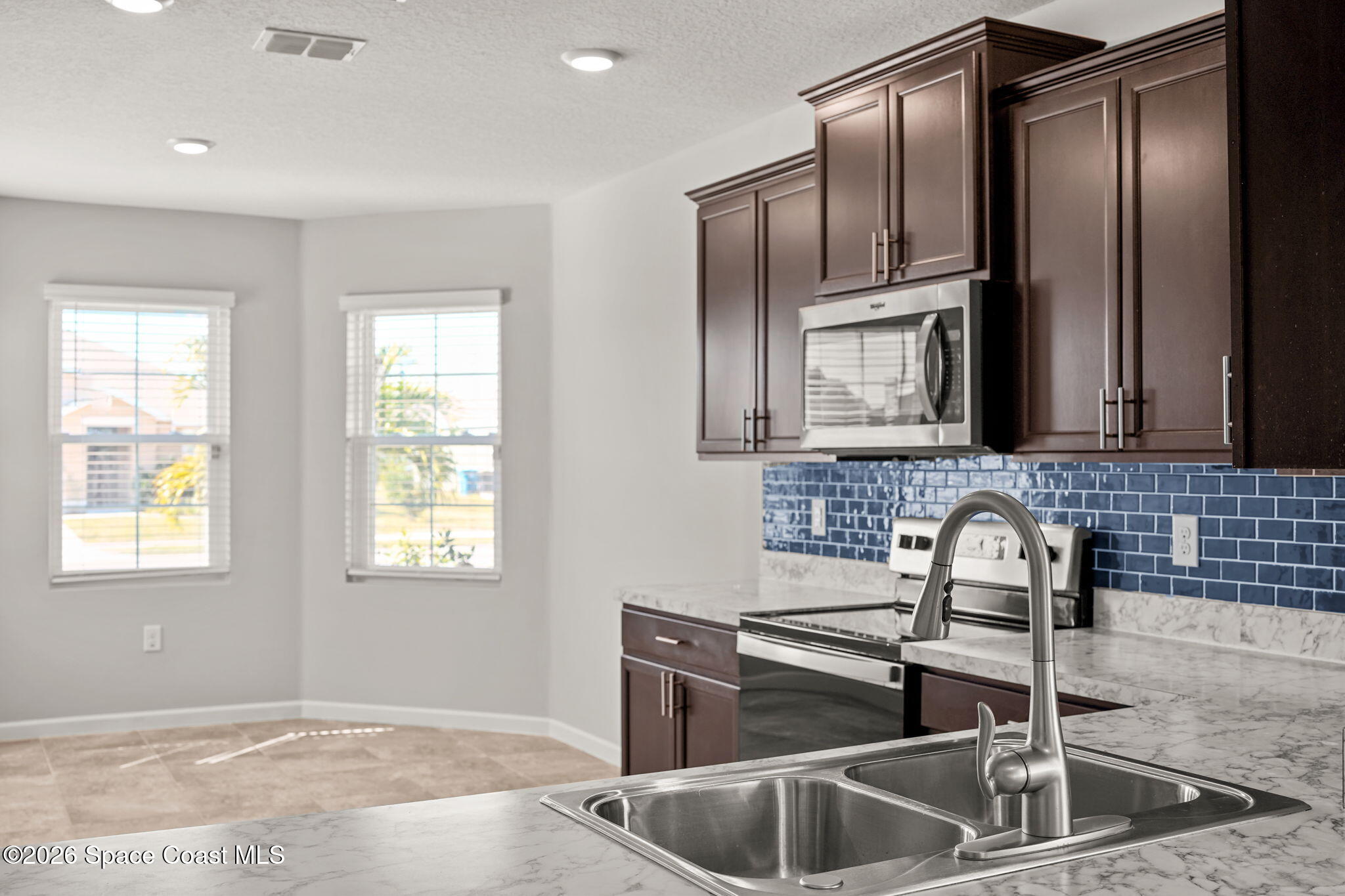 389 Guinevere Drive SW