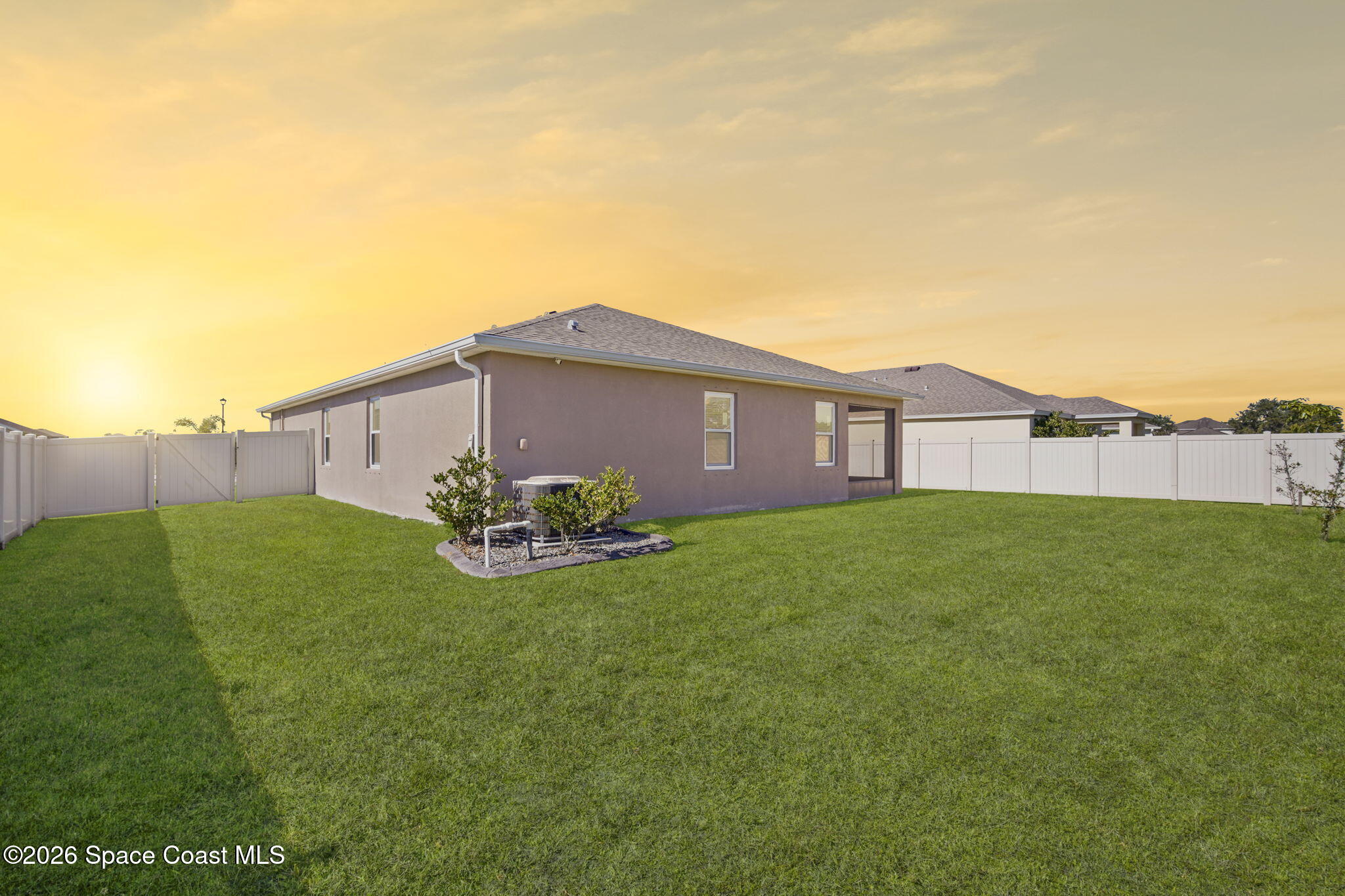 389 Guinevere Drive SW