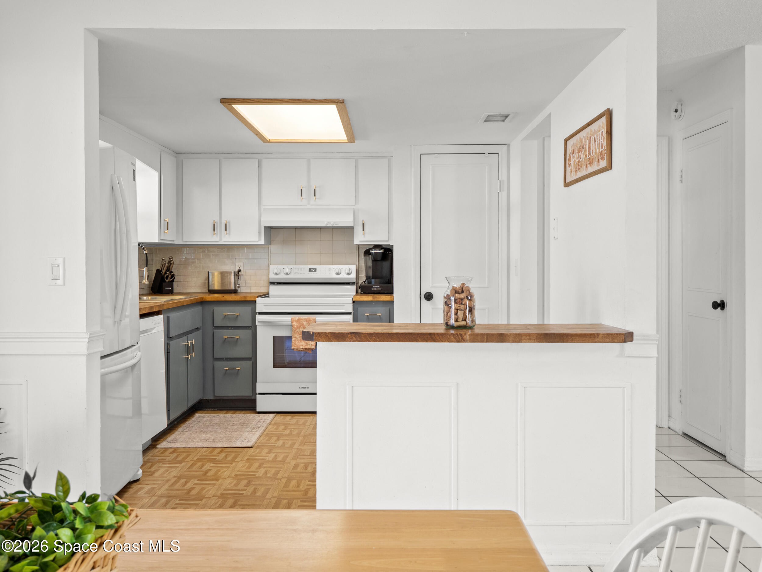 899 Charcoal Avenue SE