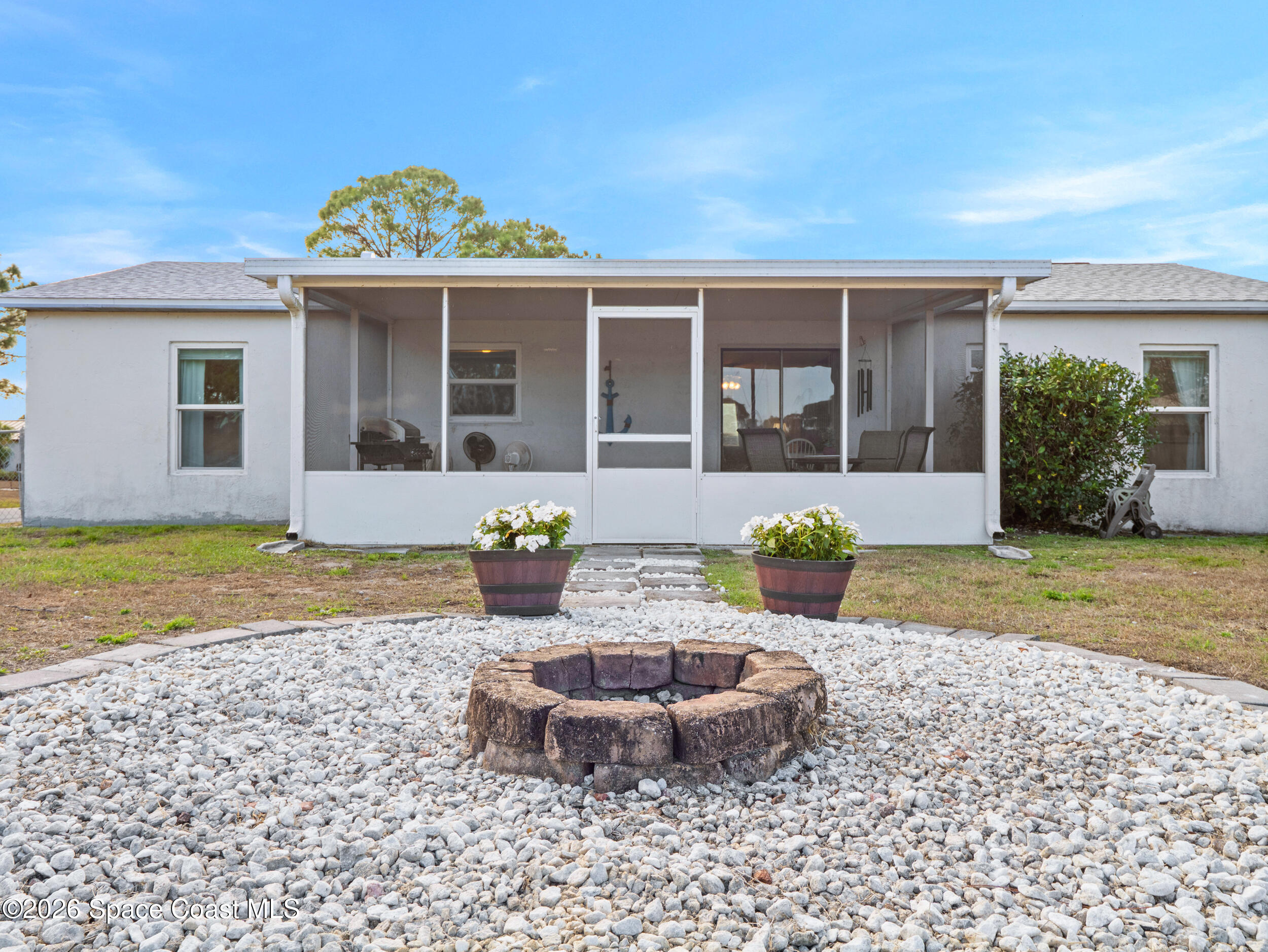 899 Charcoal Avenue SE