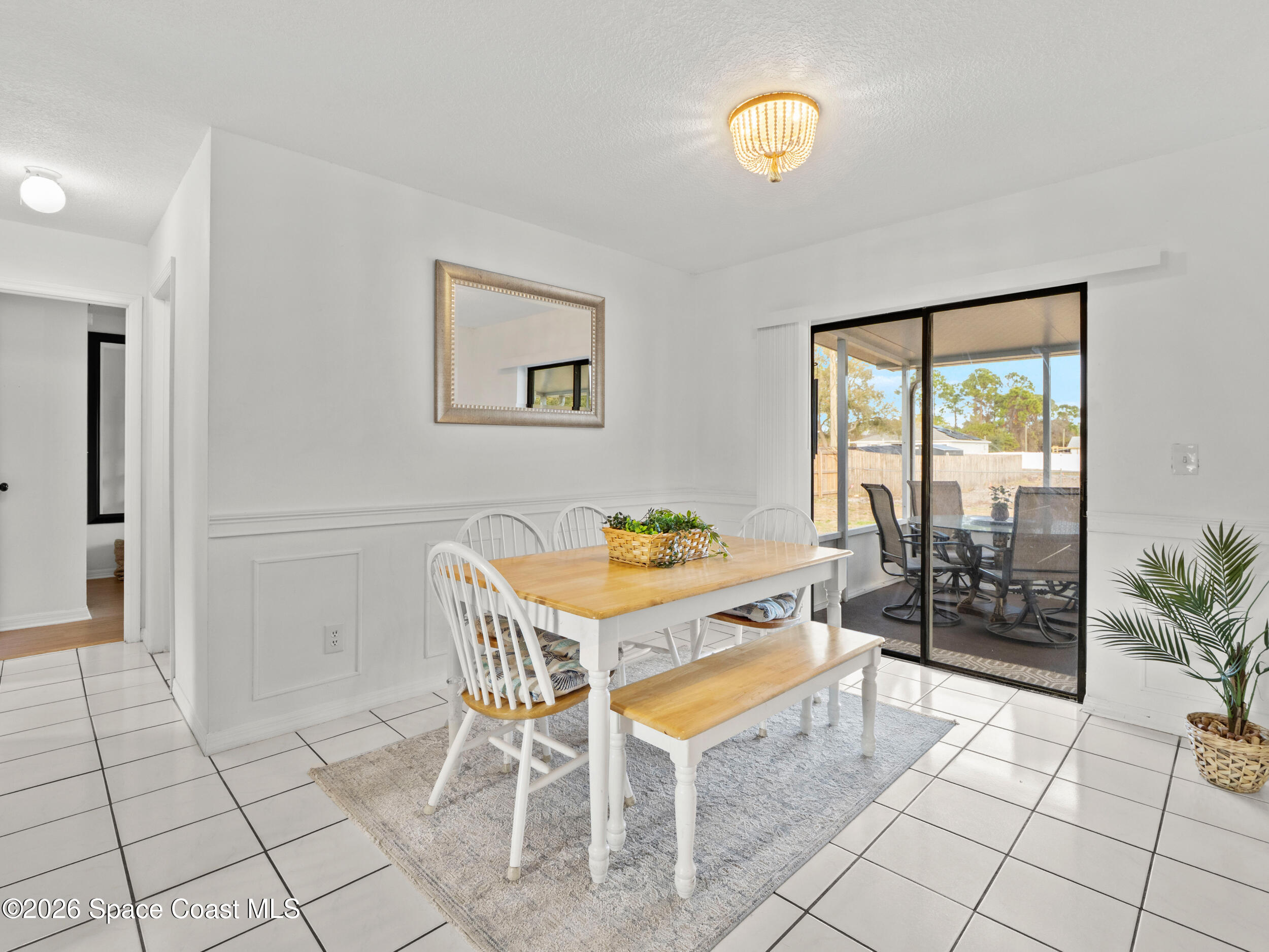 899 Charcoal Avenue SE