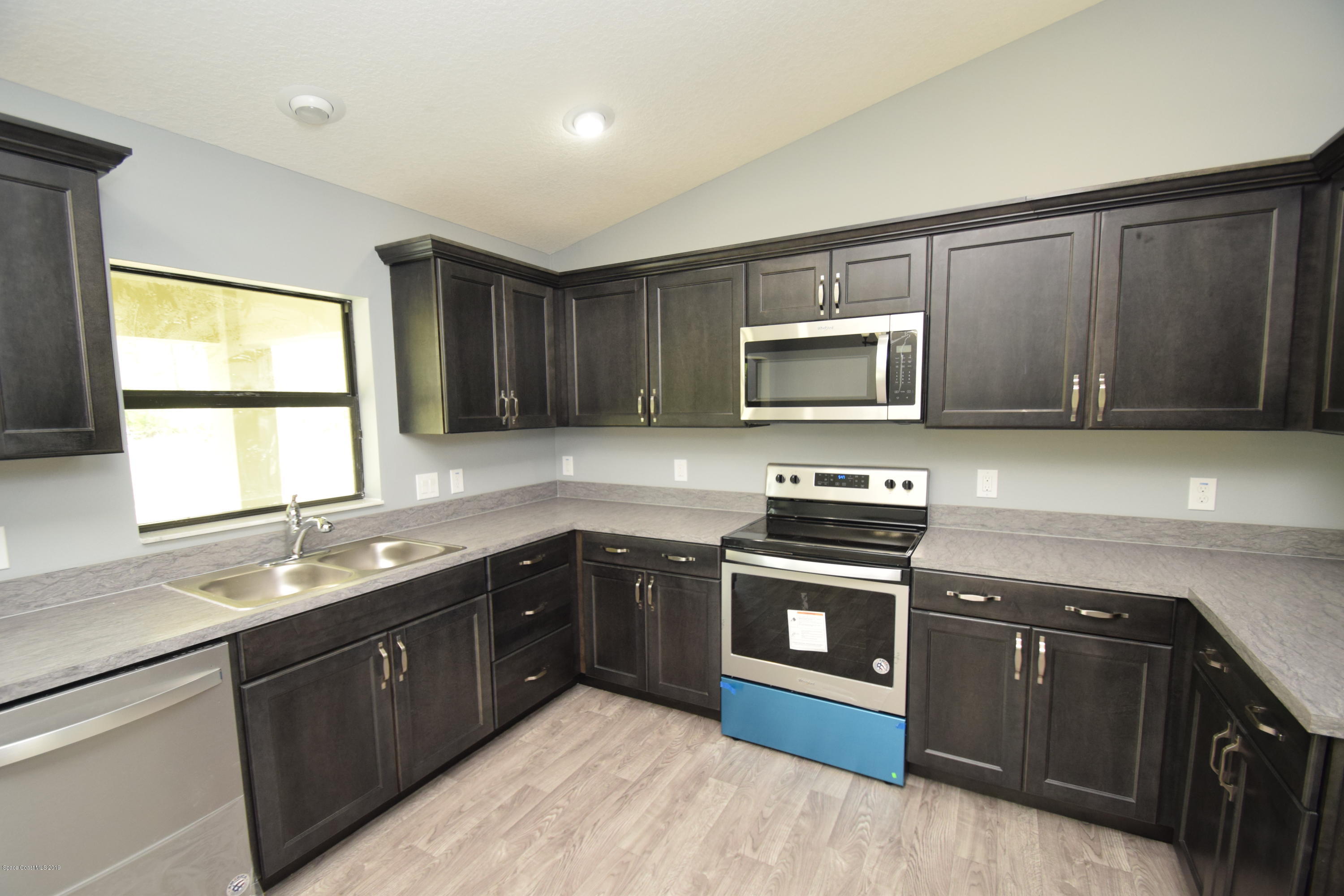 681 SE Tobias Street SE