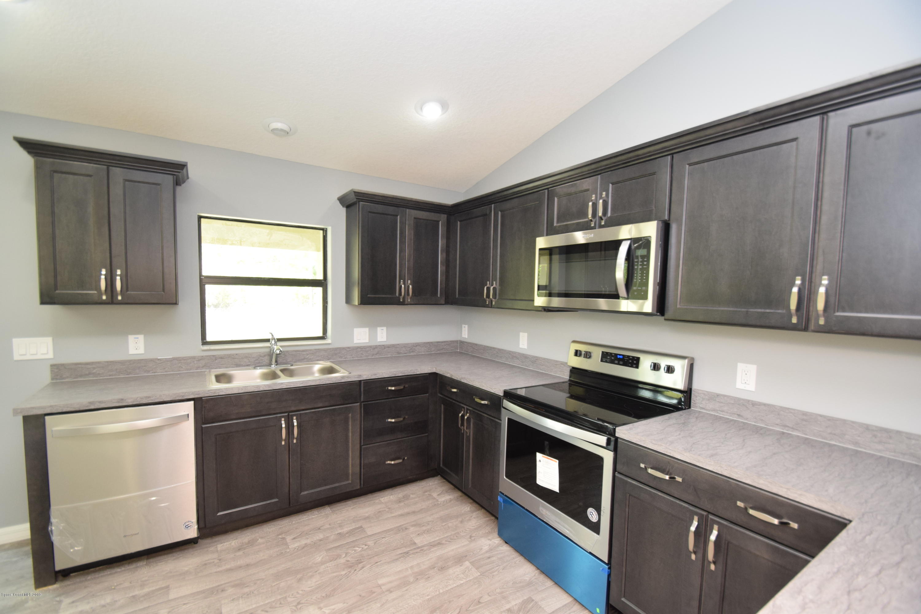 681 SE Tobias Street SE