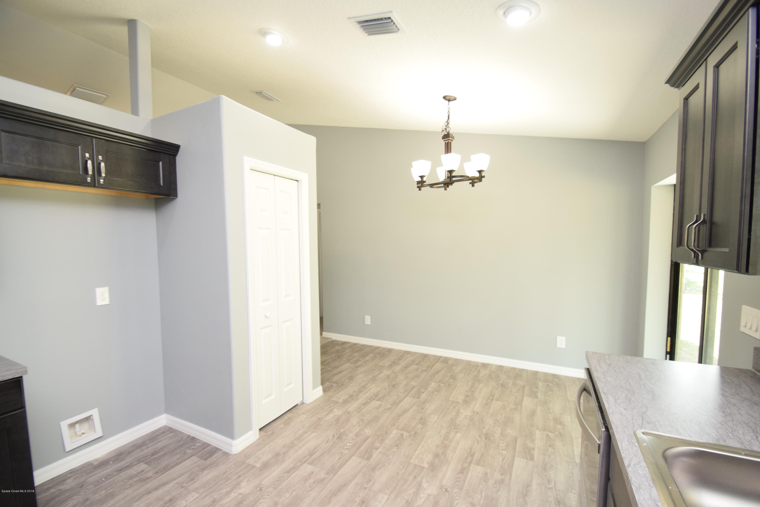 681 SE Tobias Street SE