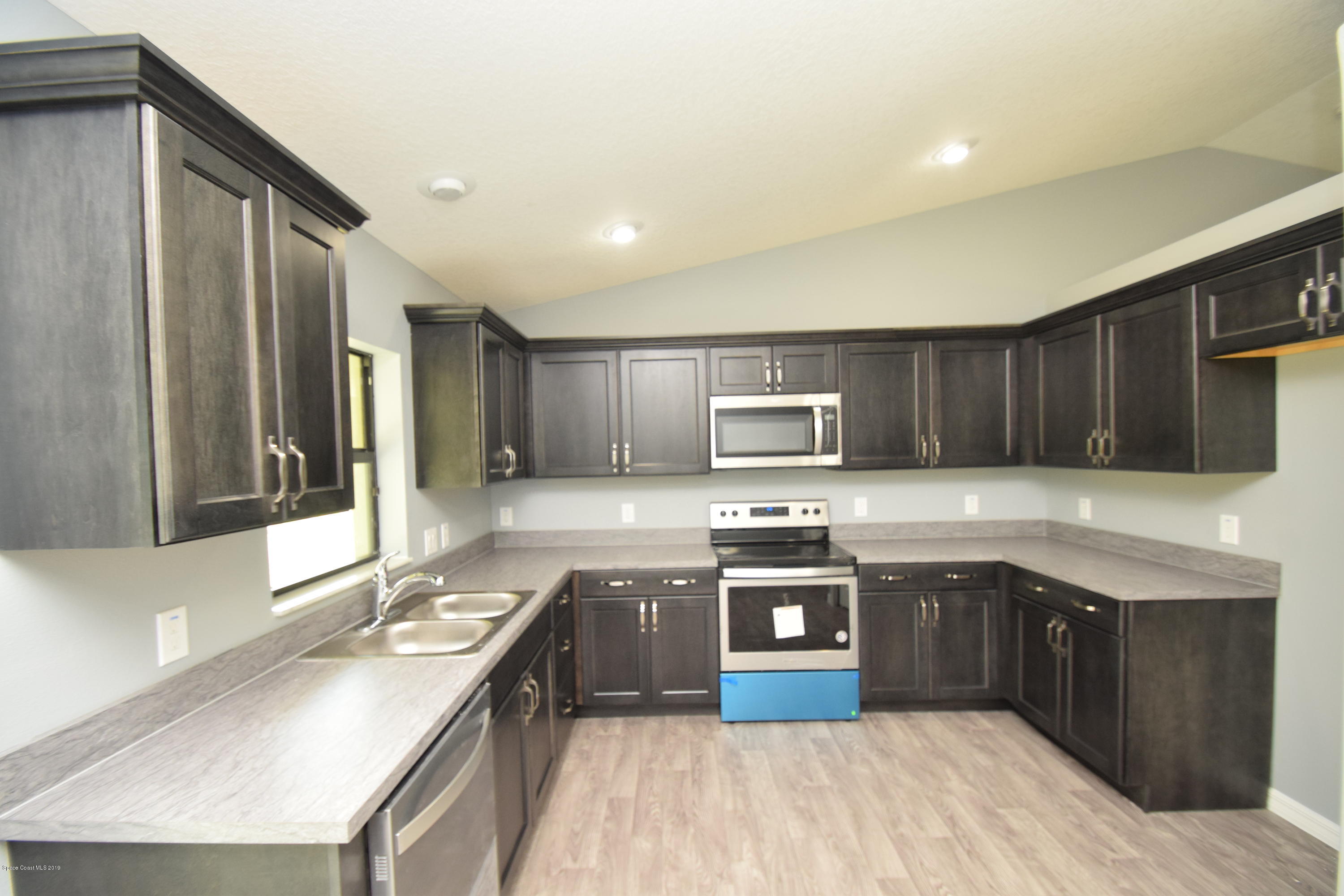 681 SE Tobias Street SE