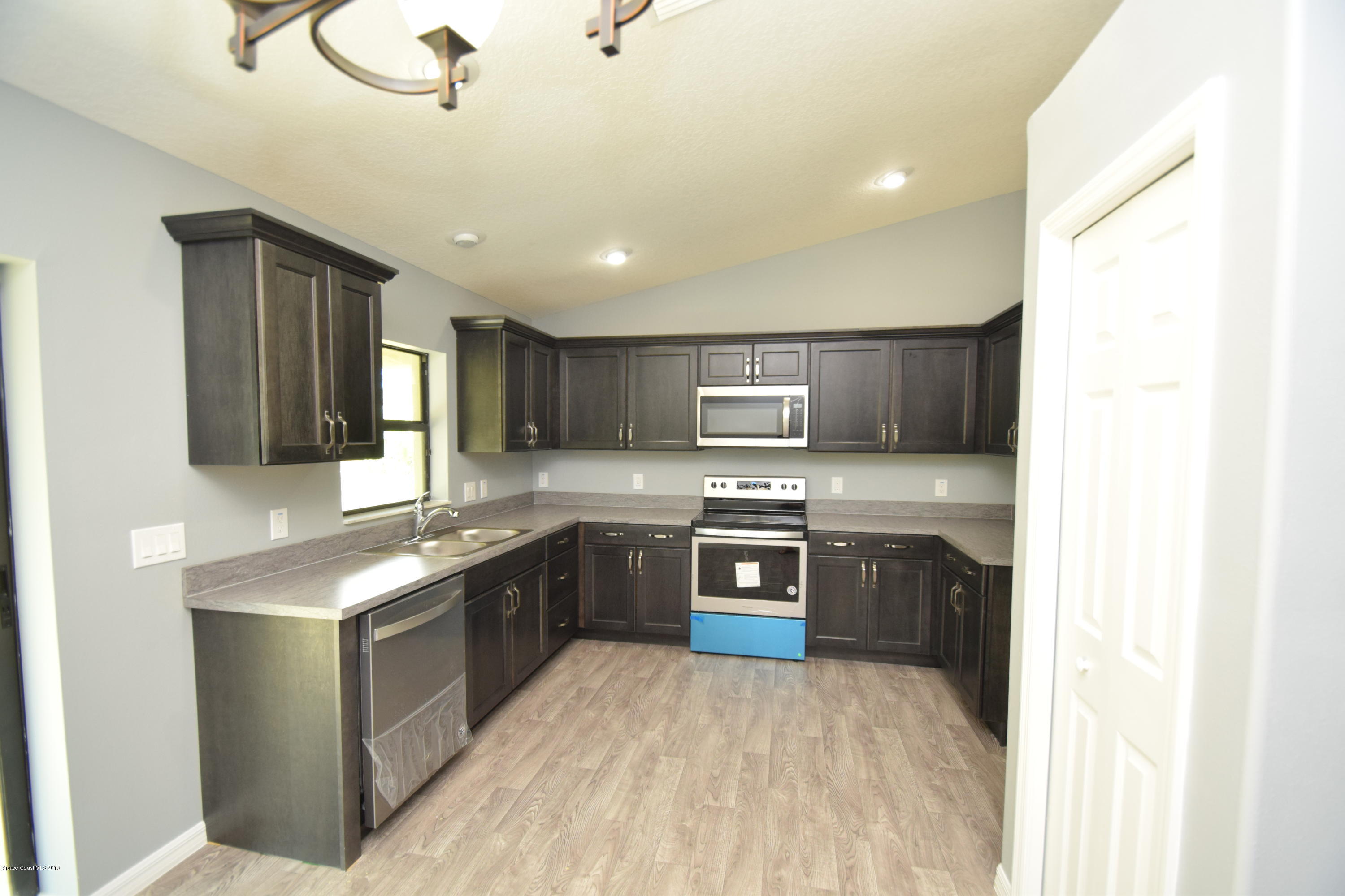 681 SE Tobias Street SE