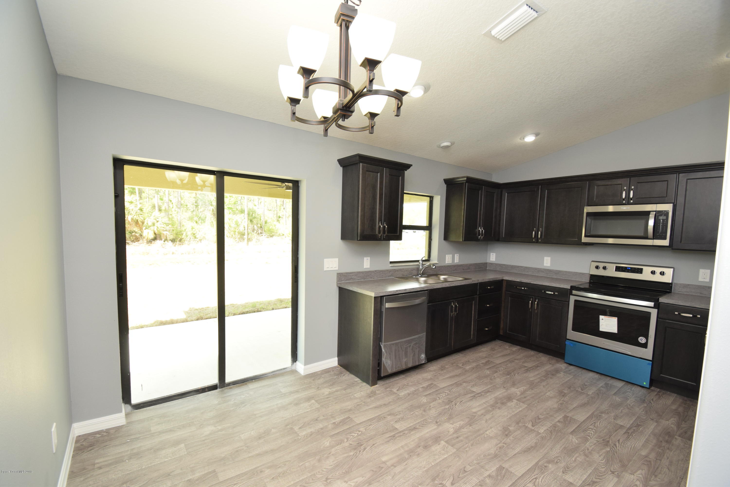 681 SE Tobias Street SE