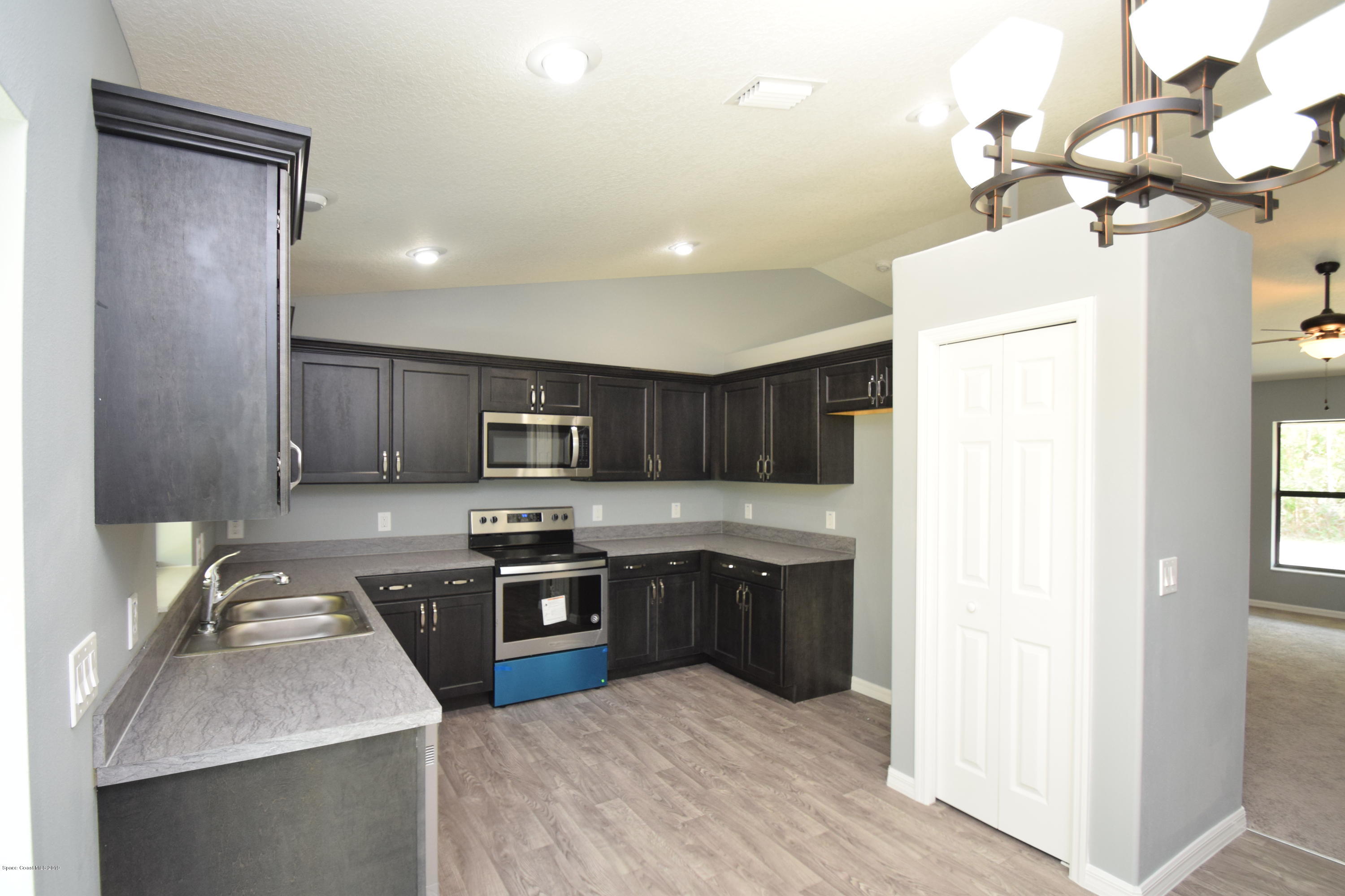 681 SE Tobias Street SE