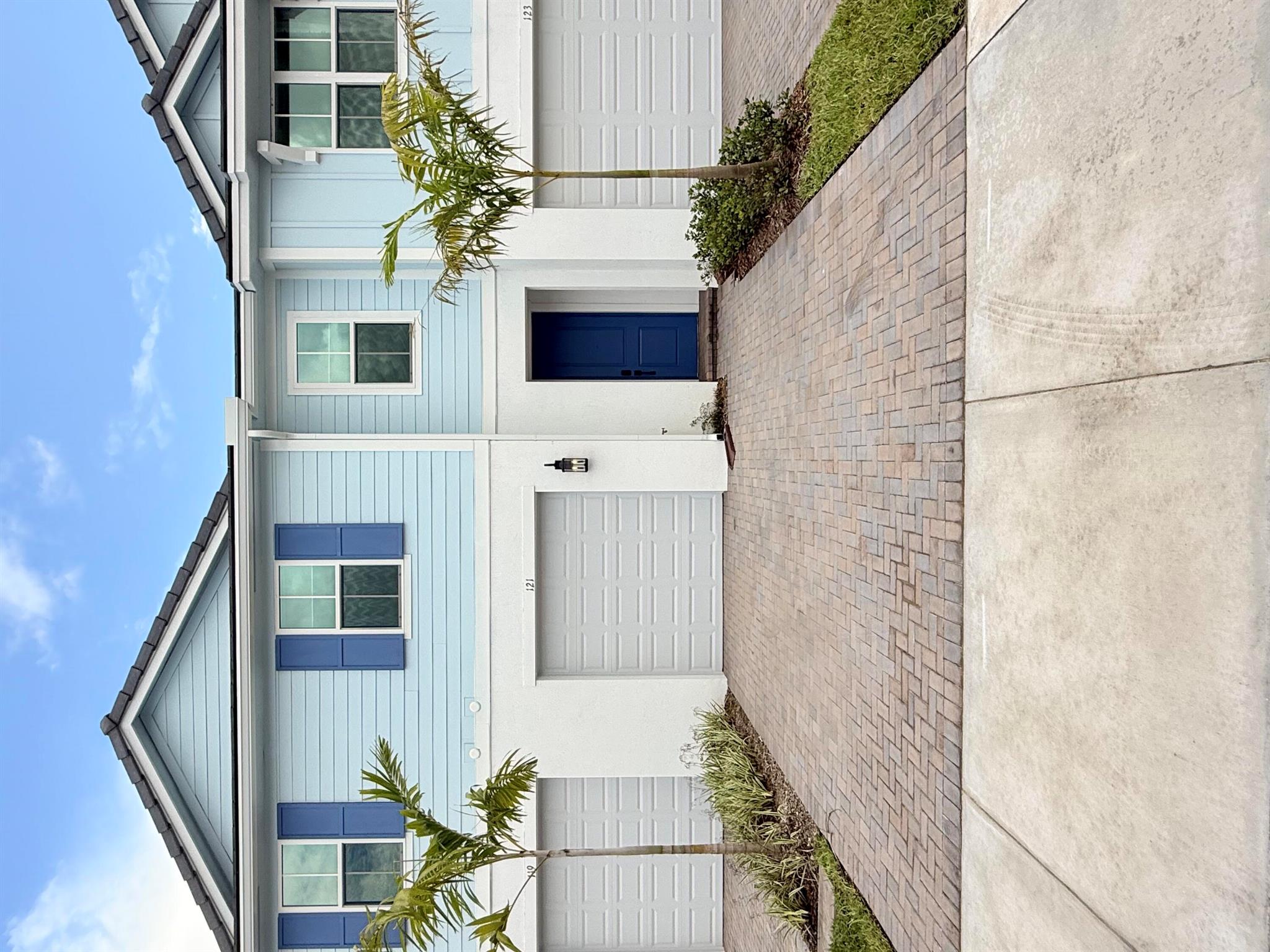 121 SE Birch Terrace