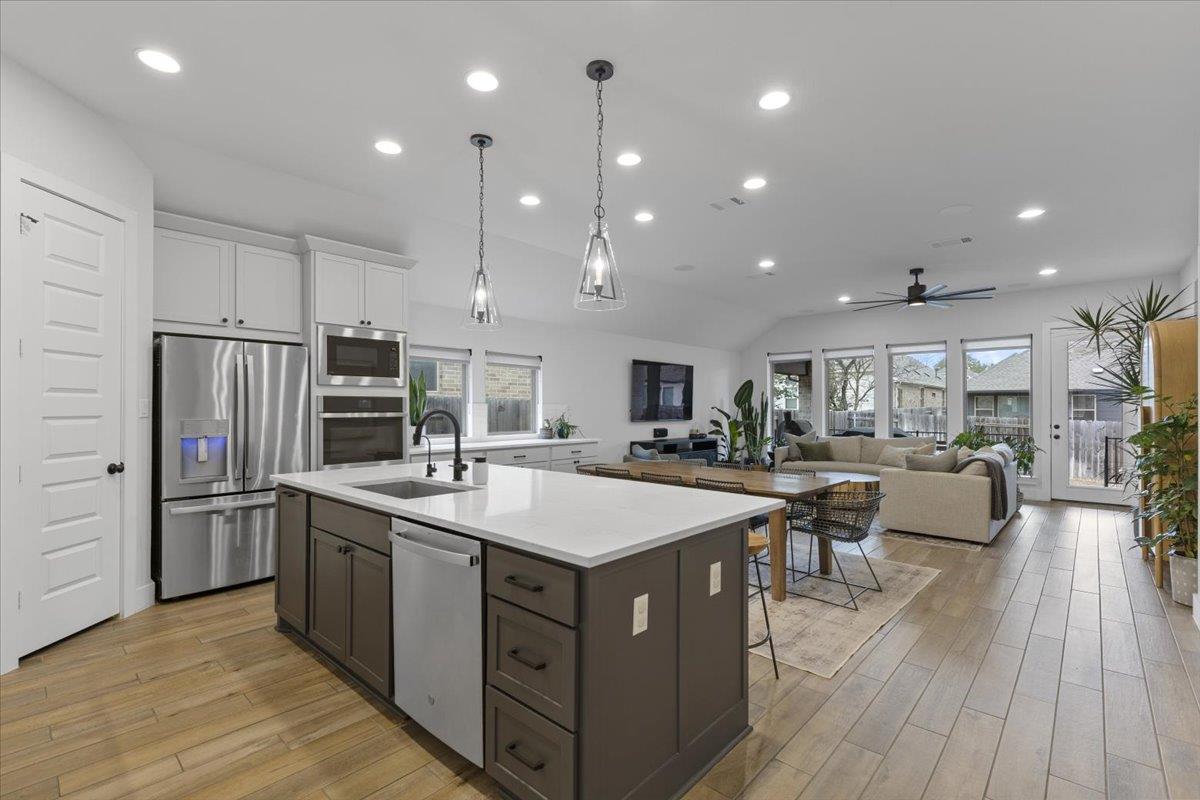 557 Jefferson DR