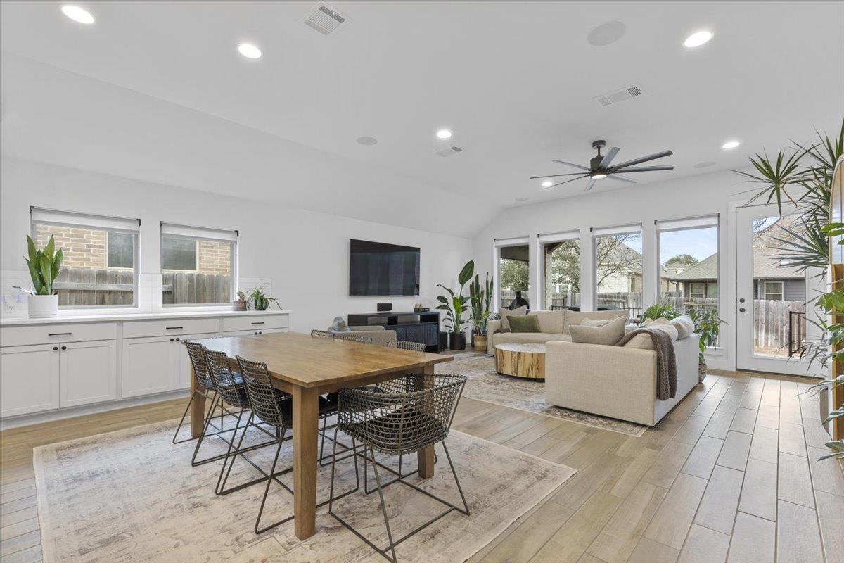 557 Jefferson DR
