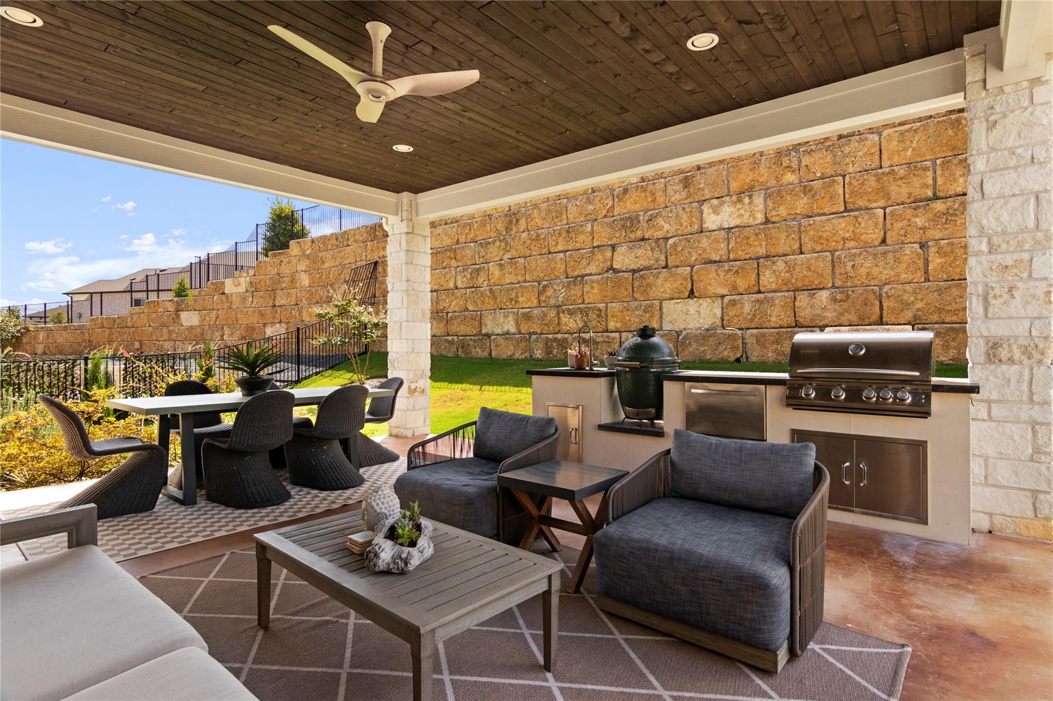211 Abbeyville WALK