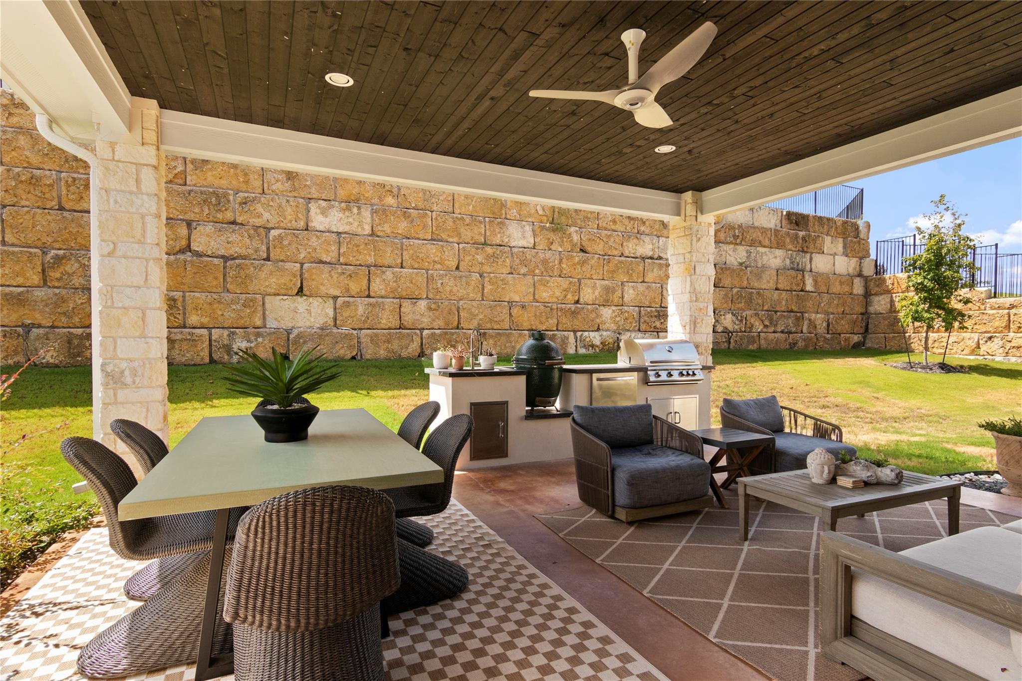 211 Abbeyville WALK