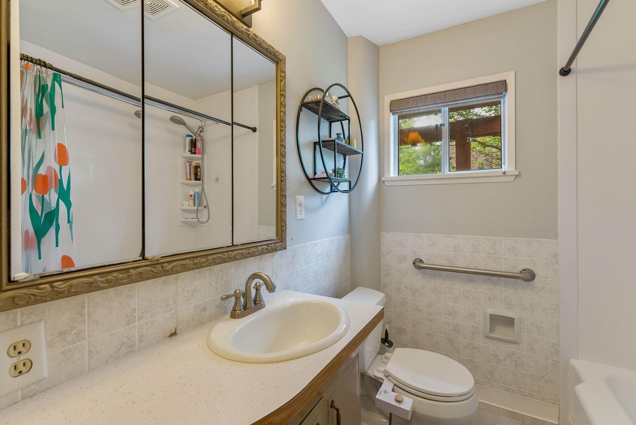 3317 W Longfellow Ave