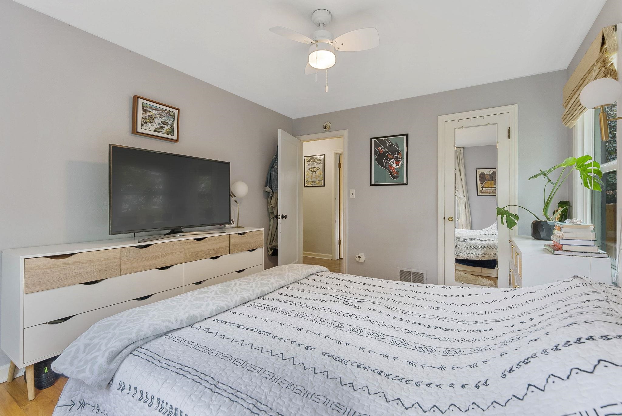 3317 W Longfellow Ave