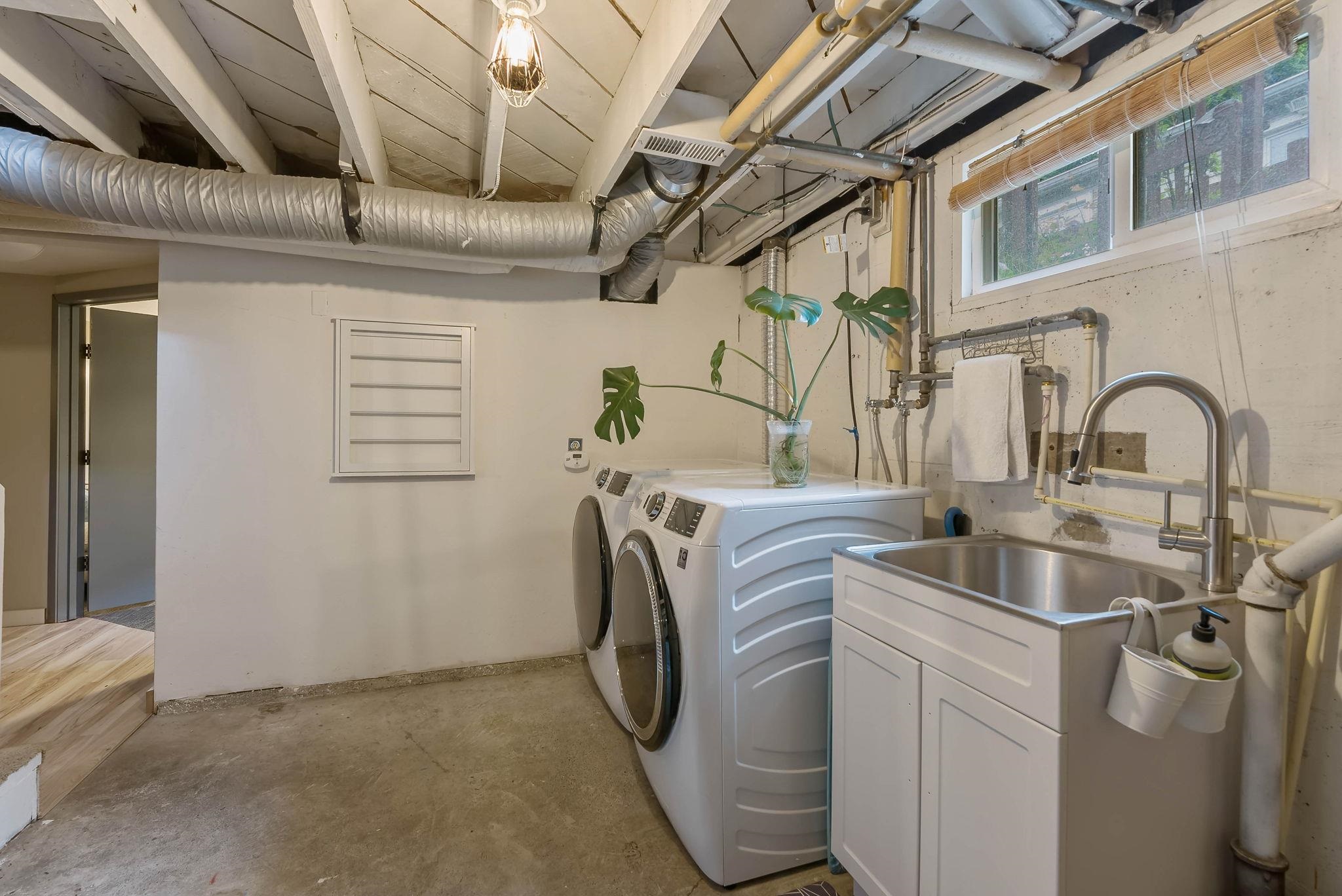 3317 W Longfellow Ave