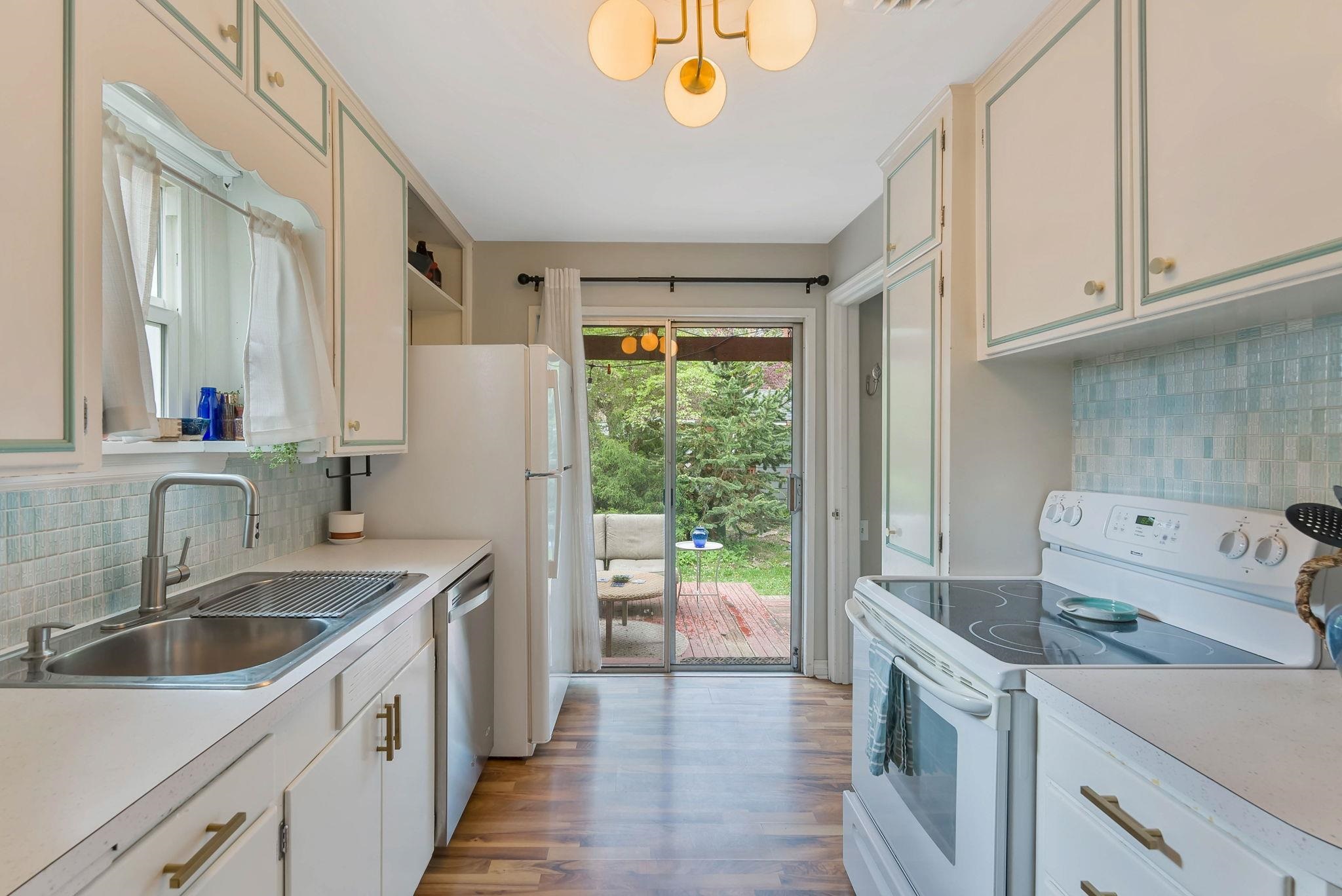 3317 W Longfellow Ave