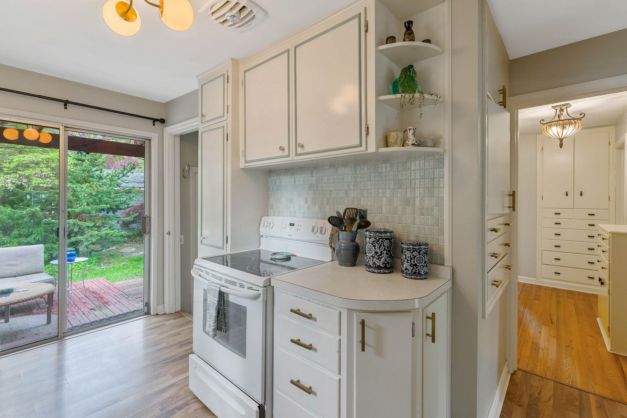 3317 W Longfellow Ave