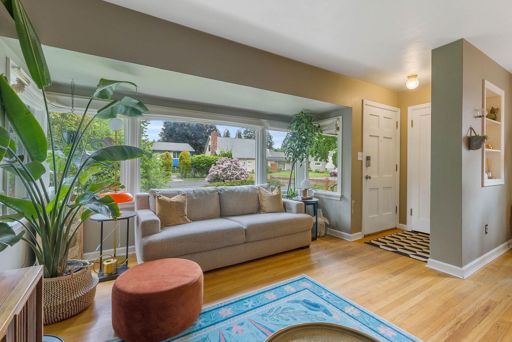 3317 W Longfellow Ave