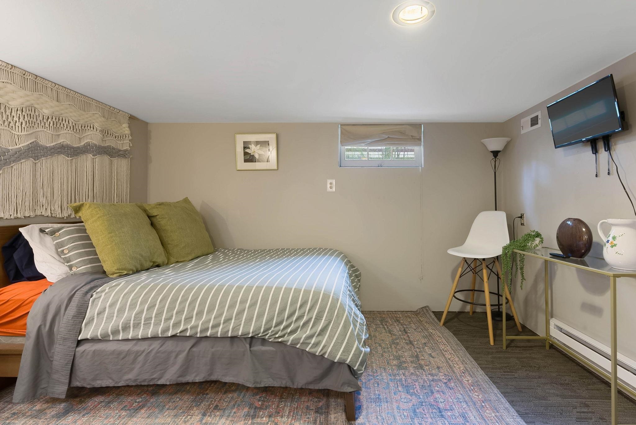 3317 W Longfellow Ave