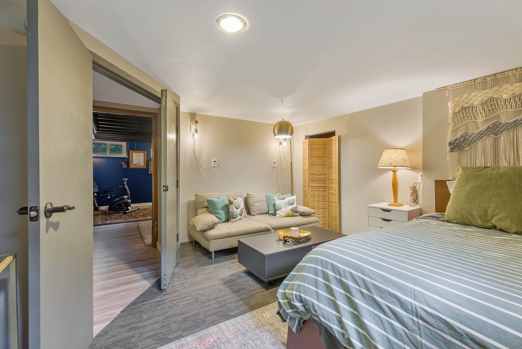 3317 W Longfellow Ave