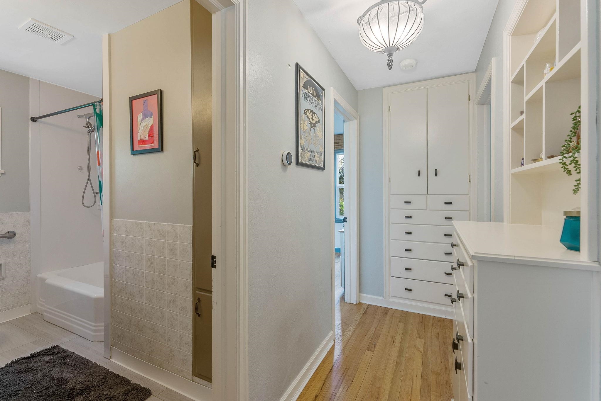 3317 W Longfellow Ave