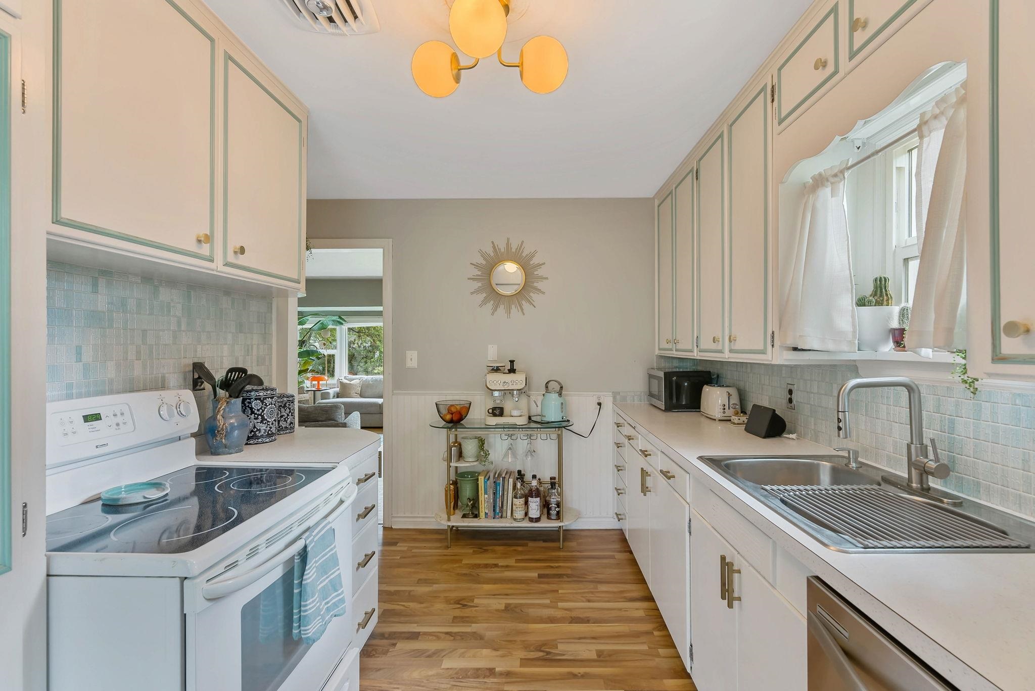 3317 W Longfellow Ave