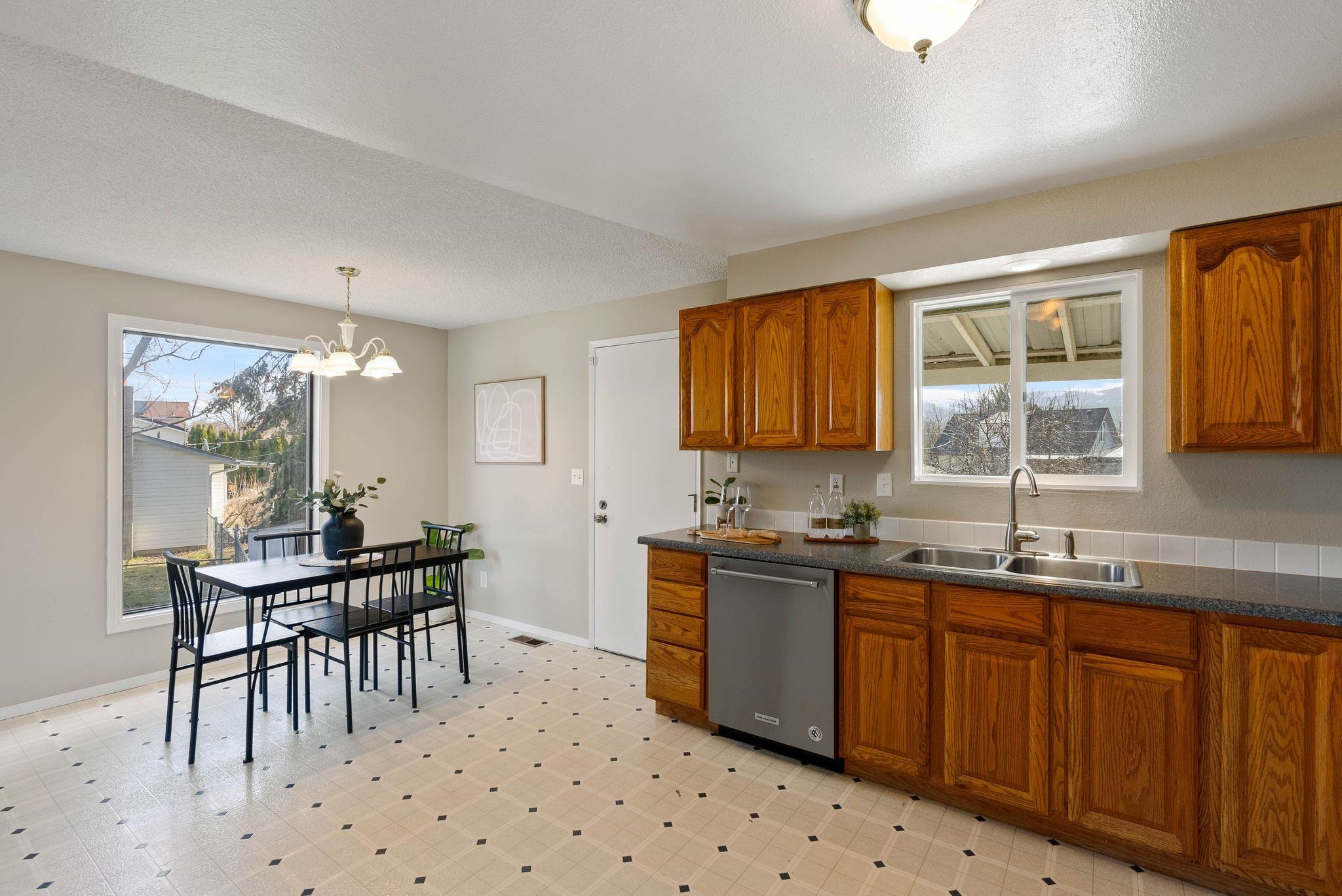 4922 N N Farmfield Rd