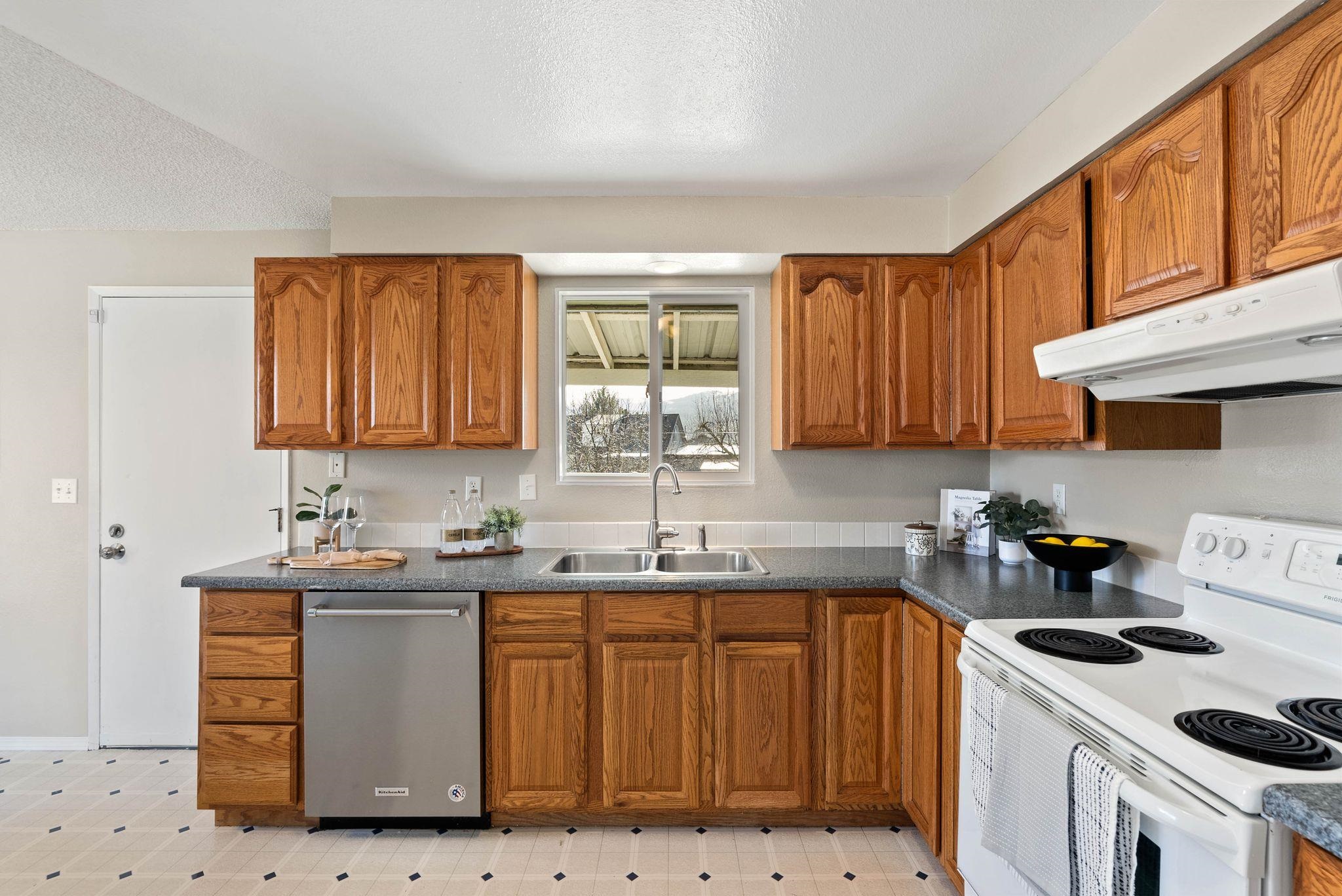 4922 N N Farmfield Rd