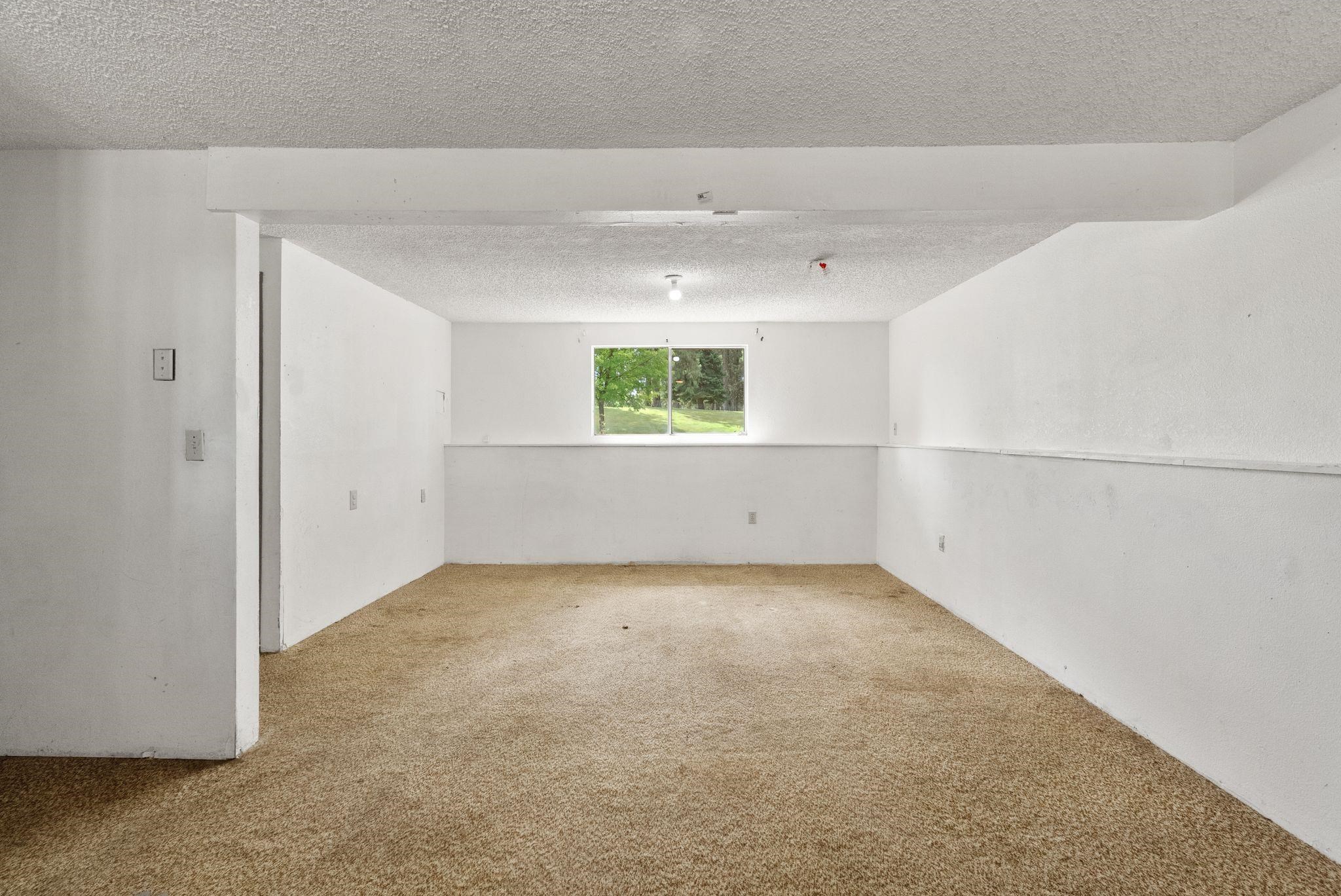 619 E Calkins Dr