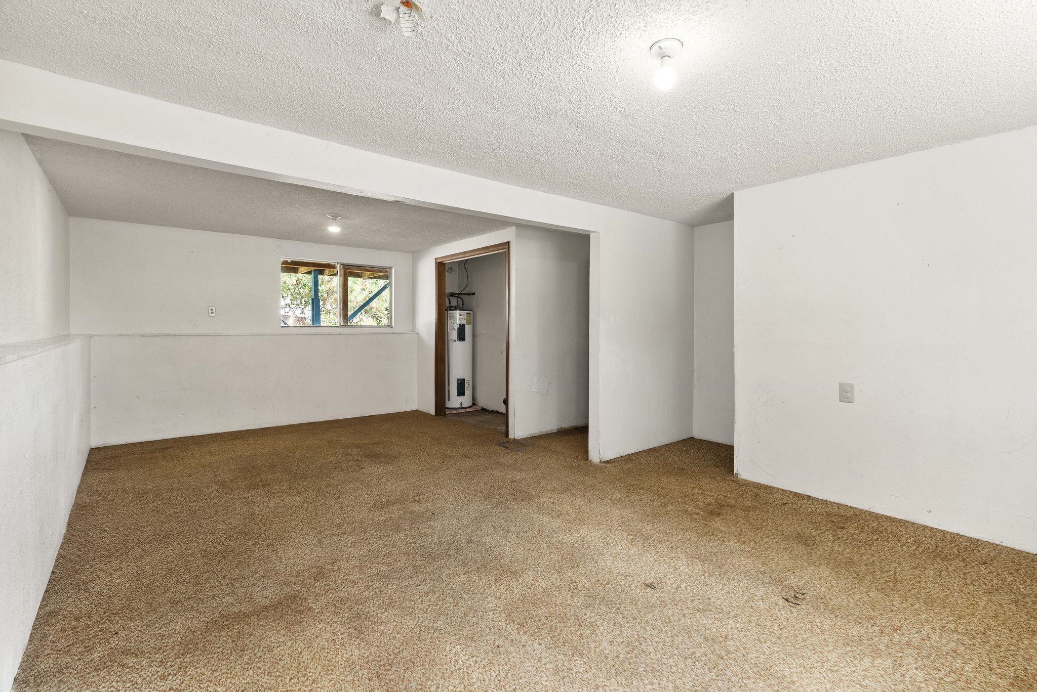 619 E Calkins Dr