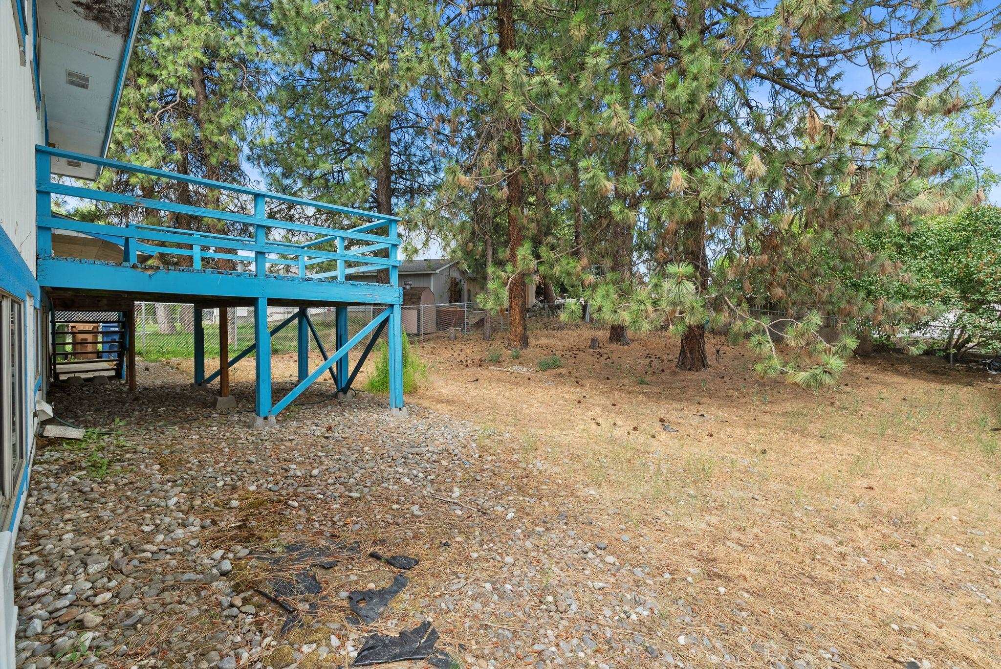 619 E Calkins Dr
