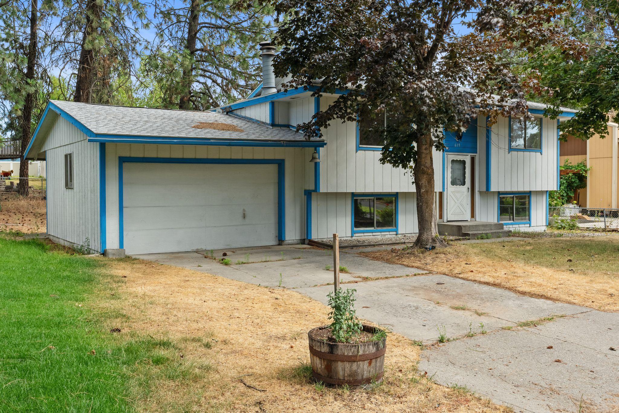 619 E Calkins Dr