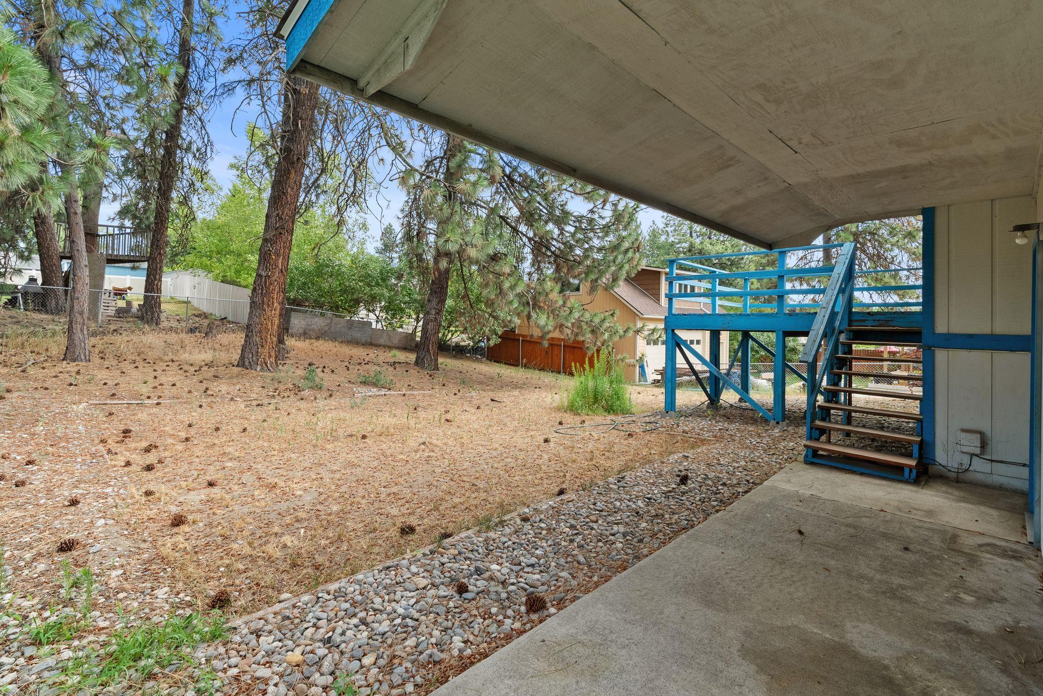 619 E Calkins Dr