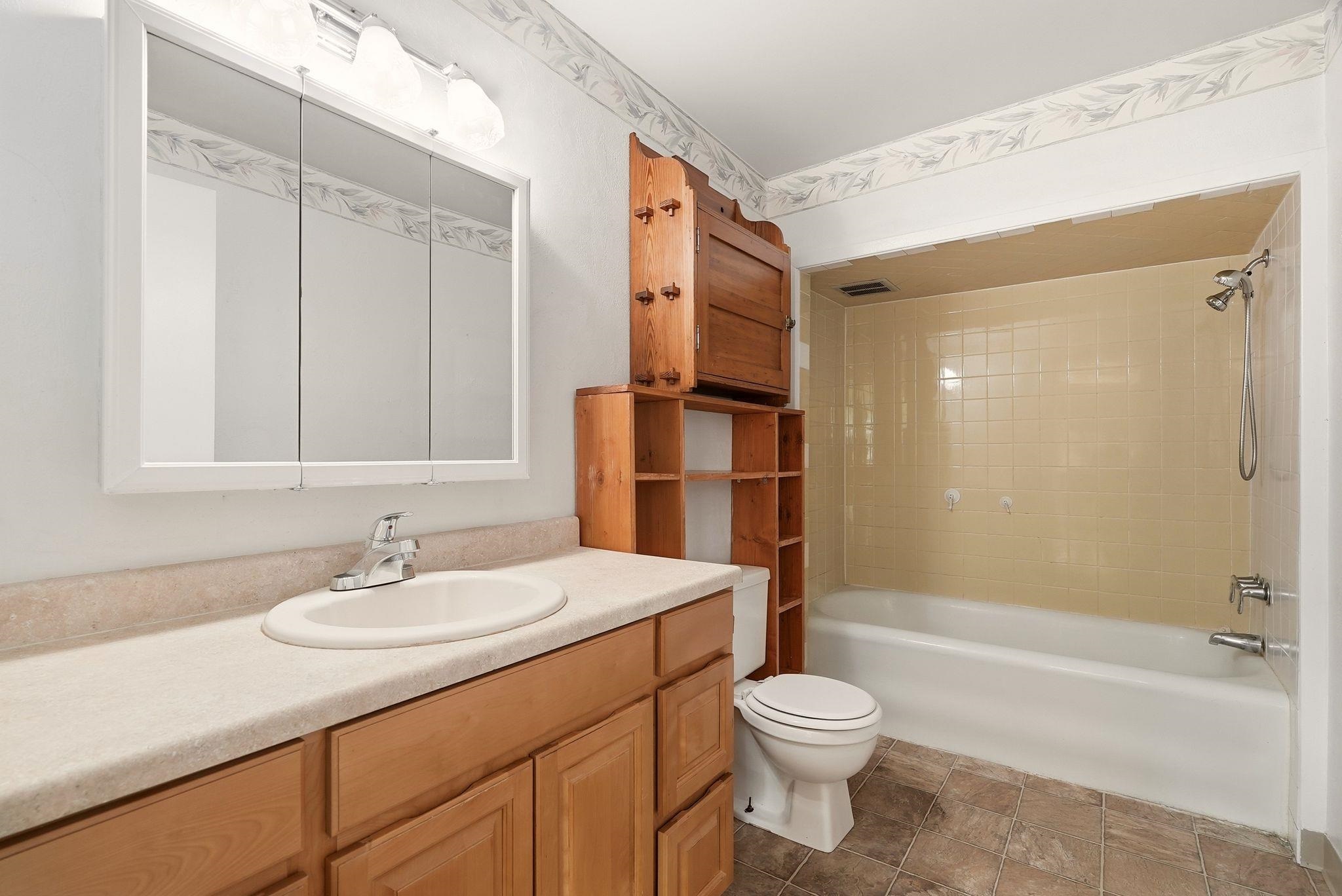 817 E Wabash Ave