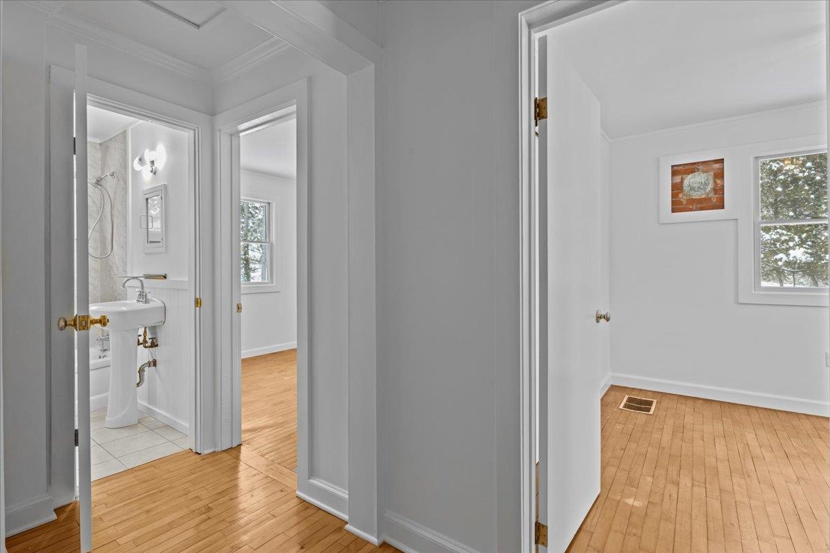 11 Barnes Hill Road