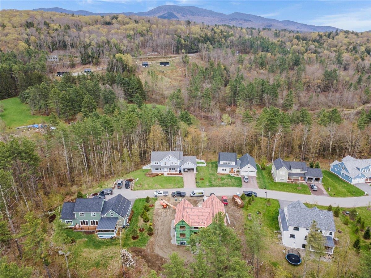 539 Thomas Lane Unit: 27