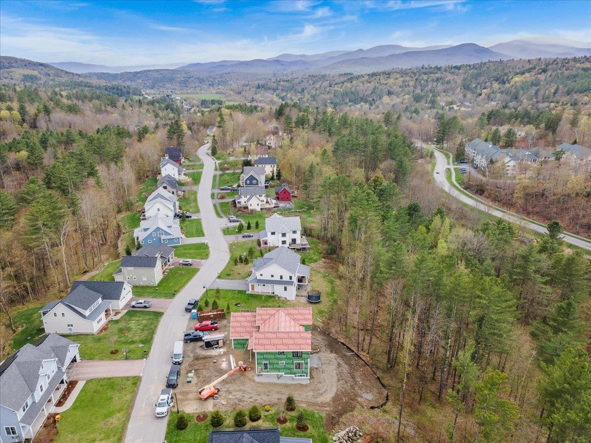 539 Thomas Lane Unit: 27