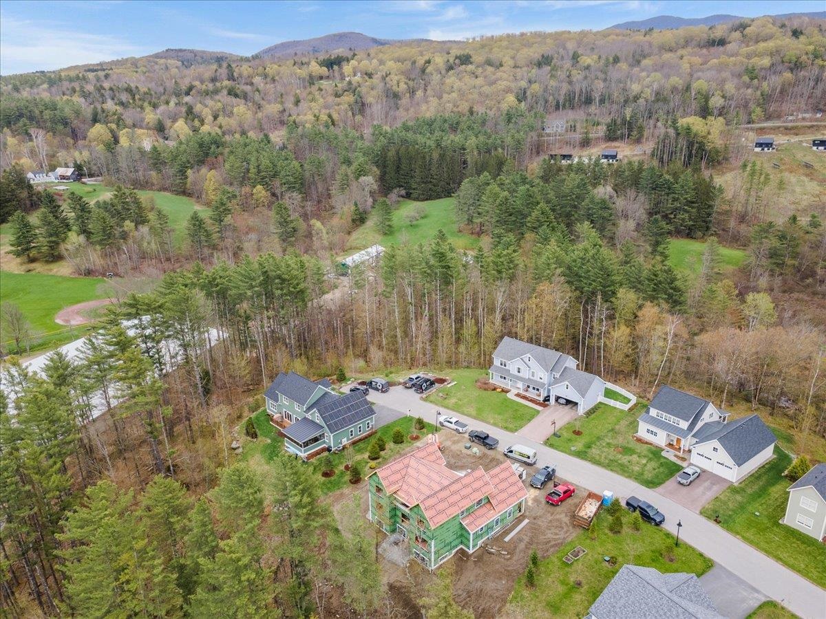 539 Thomas Lane Unit: 27
