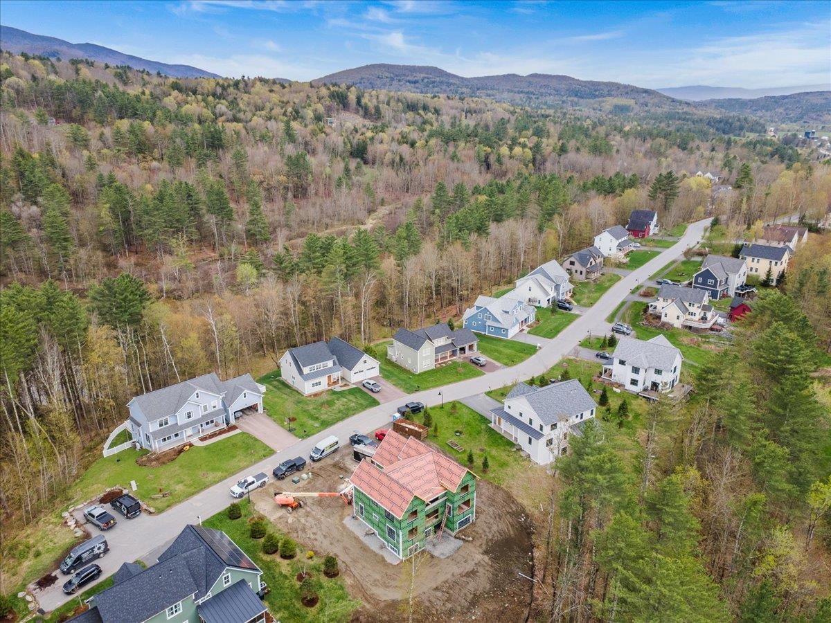 539 Thomas Lane Unit: 27