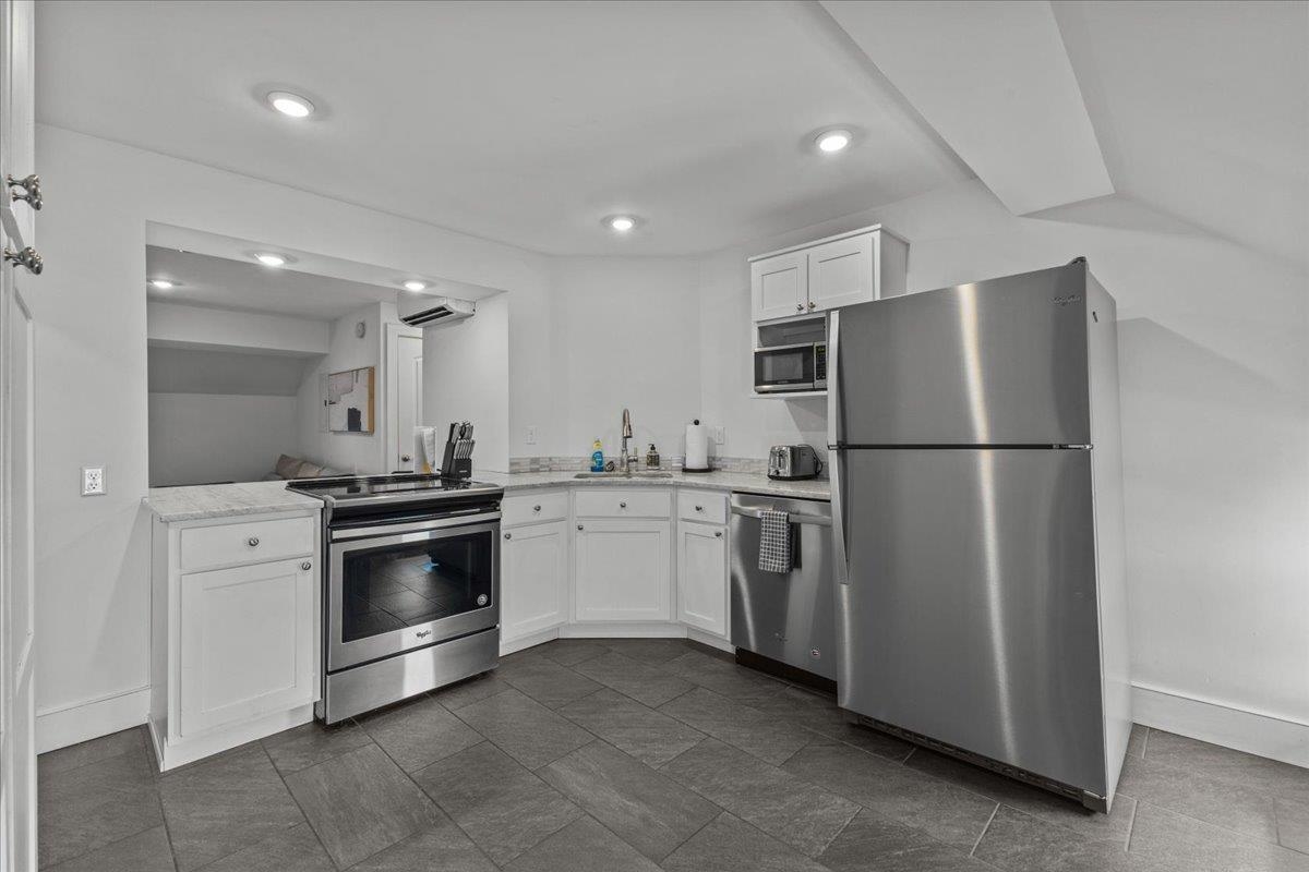 112 Main Street Unit: 8