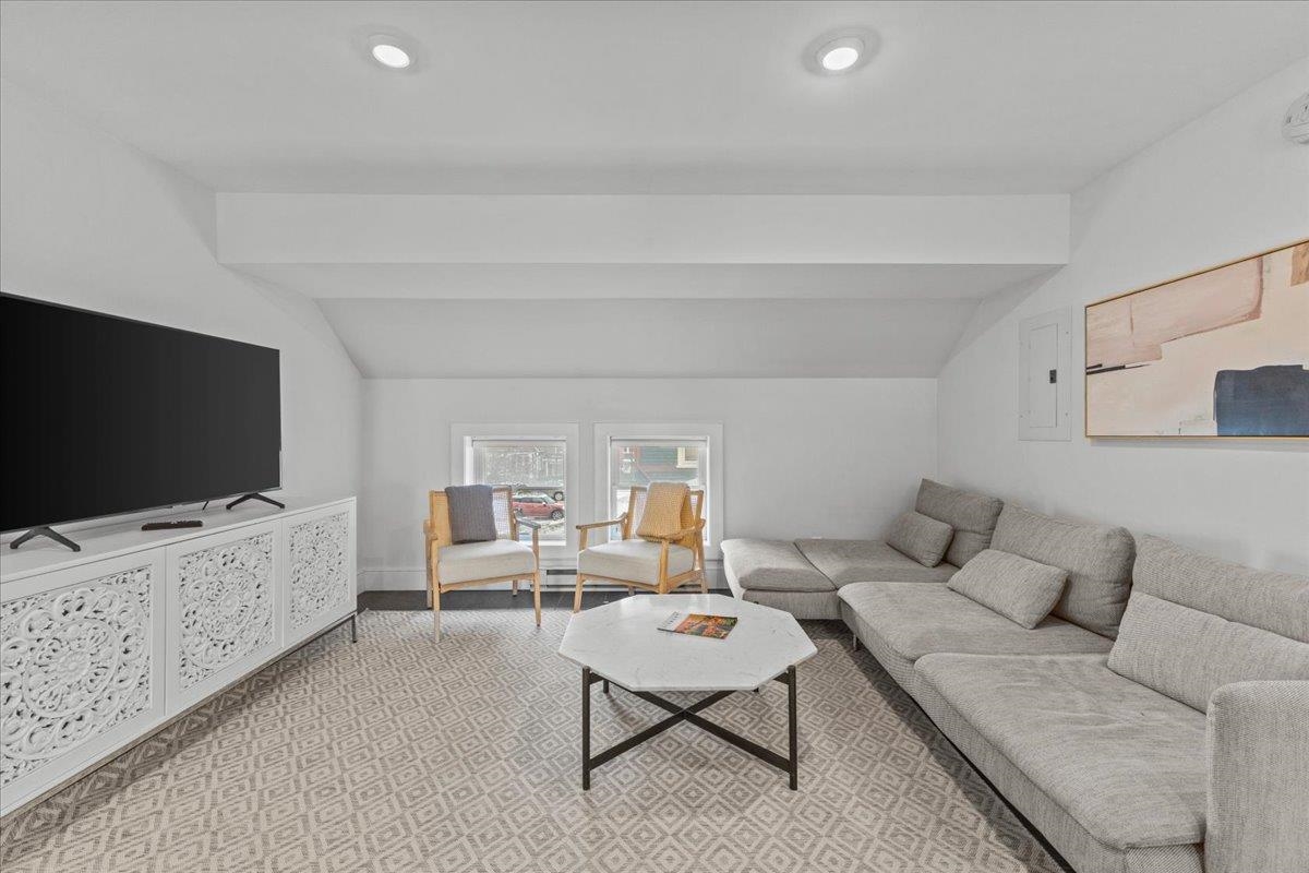 112 Main Street Unit: 8