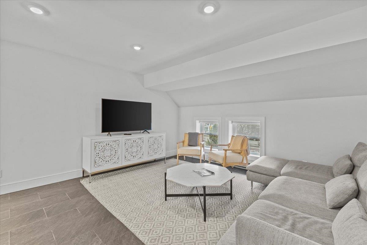 112 Main Street Unit: 8