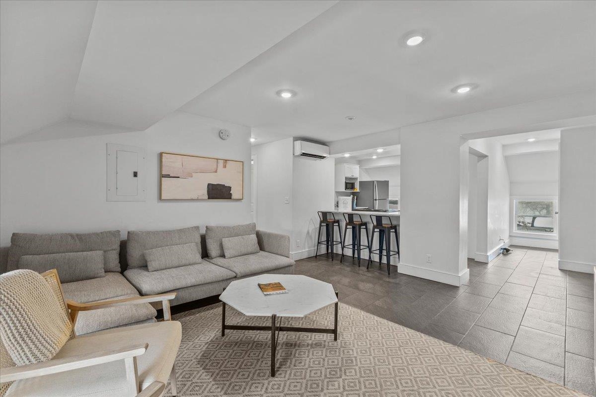 112 Main Street Unit: 8