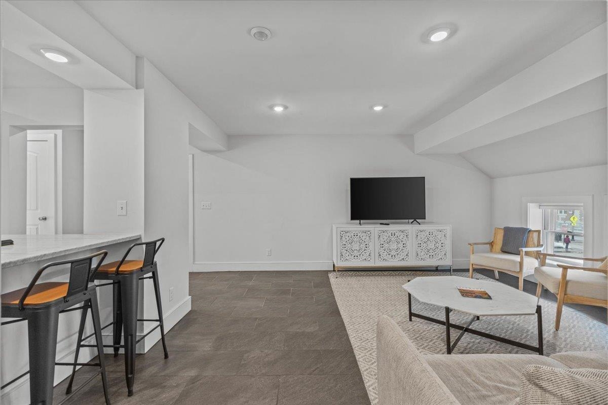112 Main Street Unit: 8