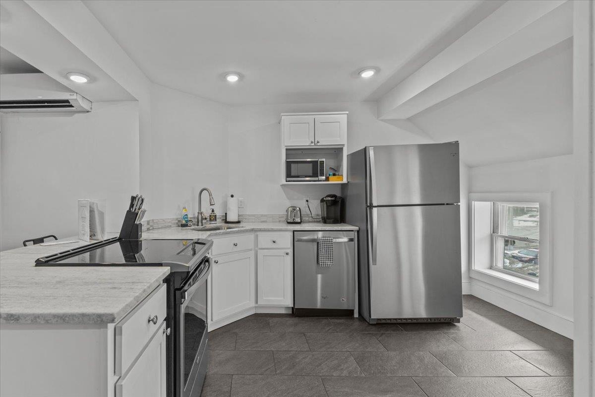 112 Main Street Unit: 8