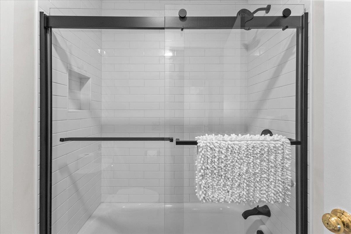 185 Village Green Drive Unit: 8B