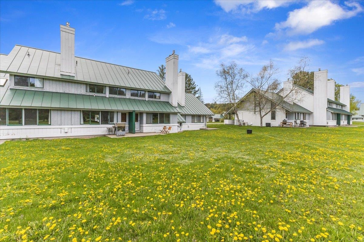 185 Village Green Drive Unit: 8B